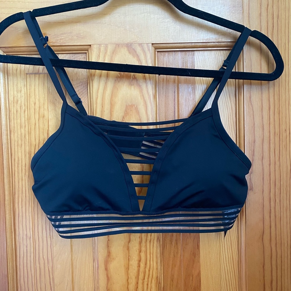 Victoria’s Secret Pink sports bra NWT